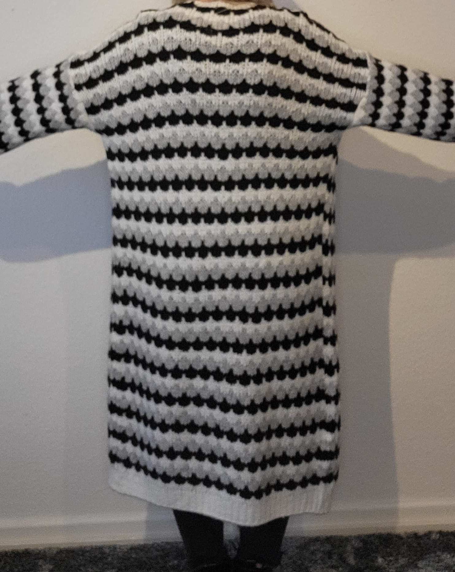 Strickjacke "Welle" Schwarz-grau